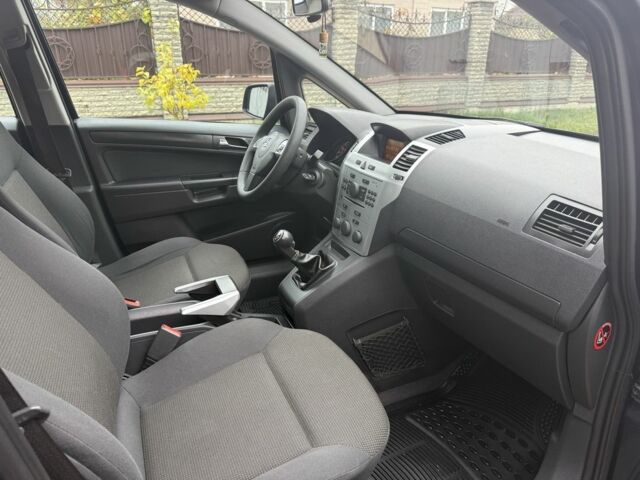 Черный Опель Зафира, объемом двигателя 1.6 л и пробегом 201 тыс. км за 7100 $, фото 14 на Automoto.ua