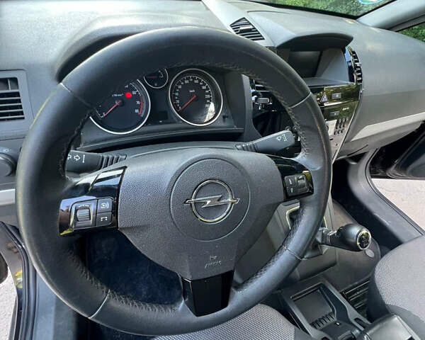 Черный Опель Зафира, объемом двигателя 1.8 л и пробегом 253 тыс. км за 7000 $, фото 7 на Automoto.ua