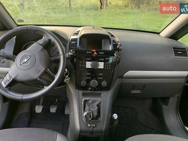 Черный Опель Зафира, объемом двигателя 1.69 л и пробегом 300 тыс. км за 6700 $, фото 7 на Automoto.ua