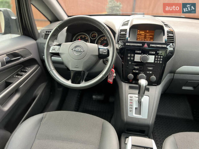 Черный Опель Зафира, объемом двигателя 1.9 л и пробегом 172 тыс. км за 8000 $, фото 12 на Automoto.ua