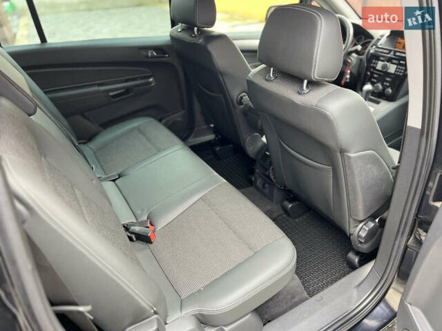 Черный Опель Зафира, объемом двигателя 1.9 л и пробегом 172 тыс. км за 8000 $, фото 24 на Automoto.ua