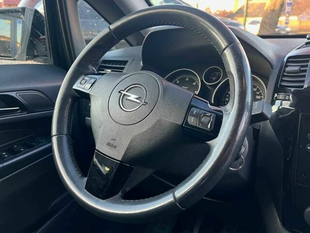 Черный Опель Зафира, объемом двигателя 1.7 л и пробегом 280 тыс. км за 7000 $, фото 13 на Automoto.ua