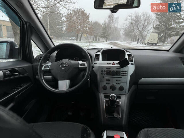 Черный Опель Зафира, объемом двигателя 1.7 л и пробегом 244 тыс. км за 7499 $, фото 59 на Automoto.ua