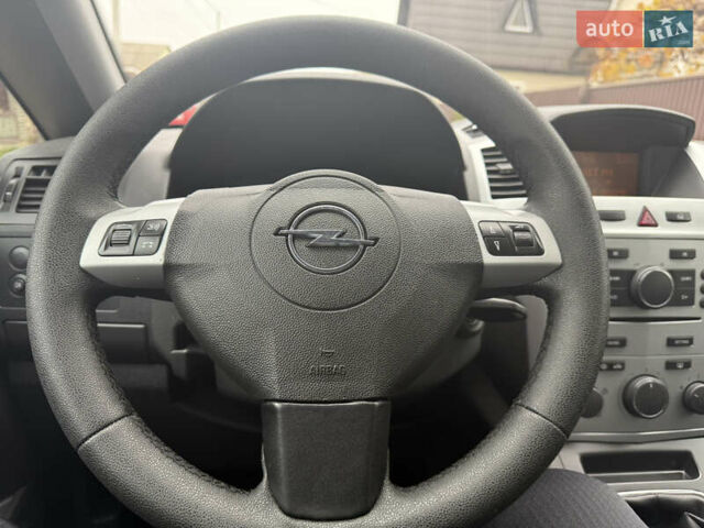 Черный Опель Зафира, объемом двигателя 1.6 л и пробегом 201 тыс. км за 7100 $, фото 25 на Automoto.ua
