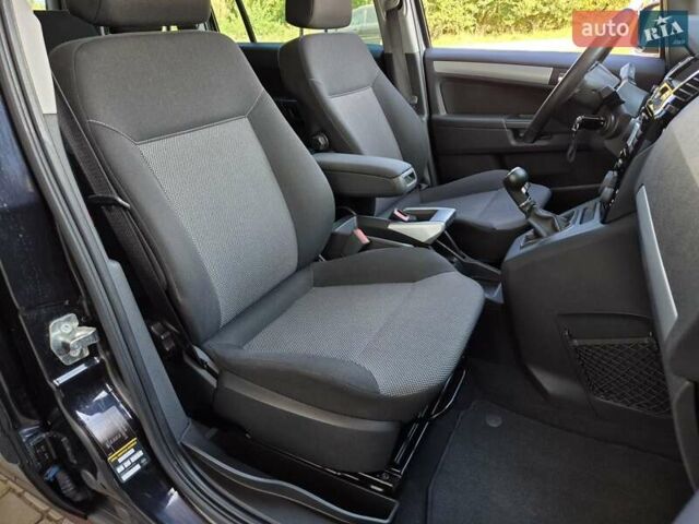 Черный Опель Зафира, объемом двигателя 2.2 л и пробегом 165 тыс. км за 8699 $, фото 32 на Automoto.ua