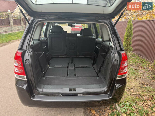 Черный Опель Зафира, объемом двигателя 1.6 л и пробегом 201 тыс. км за 7100 $, фото 51 на Automoto.ua