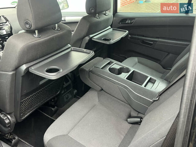 Черный Опель Зафира, объемом двигателя 1.7 л и пробегом 215 тыс. км за 6999 $, фото 7 на Automoto.ua