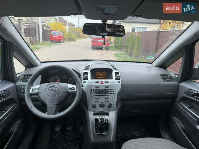 Черный Опель Зафира, объемом двигателя 1.6 л и пробегом 201 тыс. км за 7100 $, фото 20 на Automoto.ua