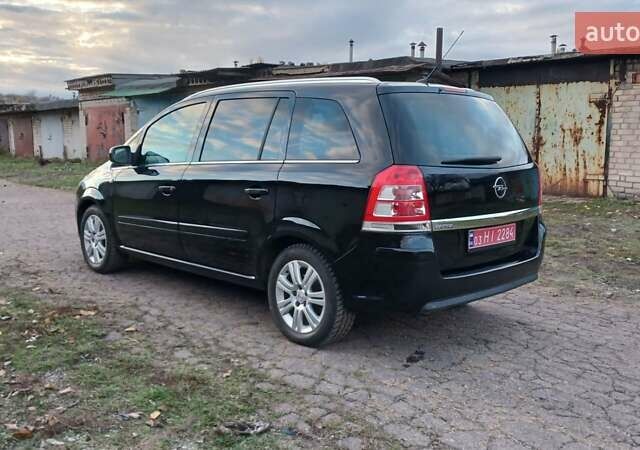 Черный Опель Зафира, объемом двигателя 1.6 л и пробегом 225 тыс. км за 6700 $, фото 2 на Automoto.ua
