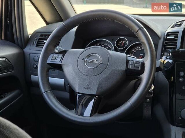 Черный Опель Зафира, объемом двигателя 2.2 л и пробегом 165 тыс. км за 8699 $, фото 33 на Automoto.ua