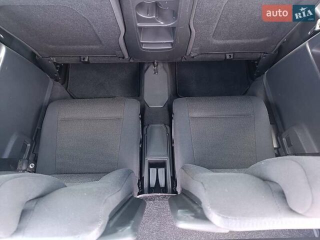 Черный Опель Зафира, объемом двигателя 0 л и пробегом 260 тыс. км за 5950 $, фото 14 на Automoto.ua