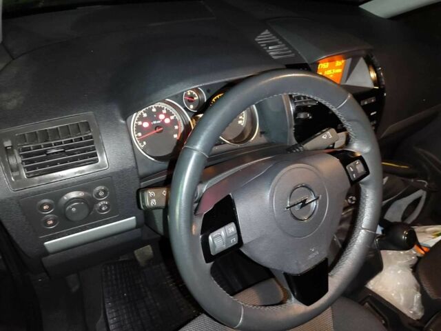 Черный Опель Зафира, объемом двигателя 1.6 л и пробегом 183 тыс. км за 6850 $, фото 21 на Automoto.ua