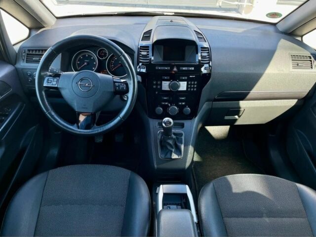 Чорний Опель Зафіра, об'ємом двигуна 1.9 л та пробігом 182 тис. км за 2300 $, фото 15 на Automoto.ua