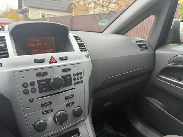 Черный Опель Зафира, объемом двигателя 1.6 л и пробегом 201 тыс. км за 7100 $, фото 12 на Automoto.ua