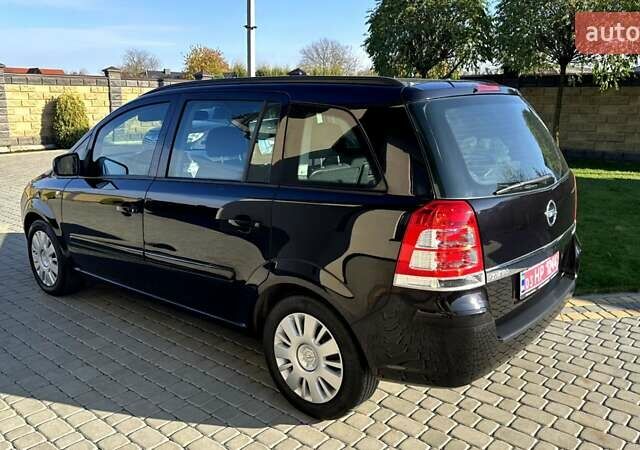 Черный Опель Зафира, объемом двигателя 1.6 л и пробегом 200 тыс. км за 6550 $, фото 2 на Automoto.ua