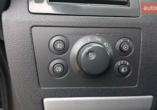 Черный Опель Зафира, объемом двигателя 1.6 л и пробегом 225 тыс. км за 6700 $, фото 18 на Automoto.ua