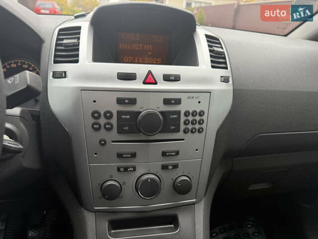 Черный Опель Зафира, объемом двигателя 1.6 л и пробегом 201 тыс. км за 7100 $, фото 31 на Automoto.ua