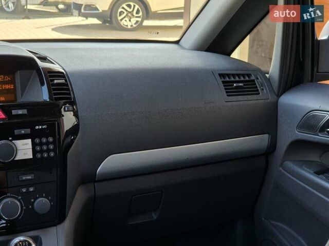 Черный Опель Зафира, объемом двигателя 2.2 л и пробегом 165 тыс. км за 8699 $, фото 51 на Automoto.ua