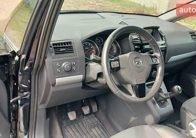 Черный Опель Зафира, объемом двигателя 1.6 л и пробегом 225 тыс. км за 6700 $, фото 19 на Automoto.ua