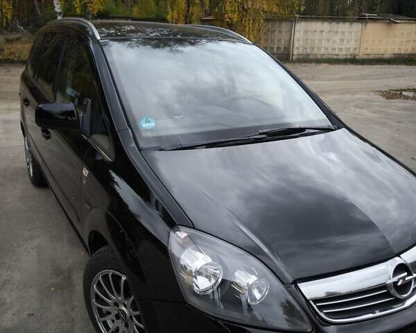 Черный Опель Зафира, объемом двигателя 1.7 л и пробегом 230 тыс. км за 7400 $, фото 6 на Automoto.ua