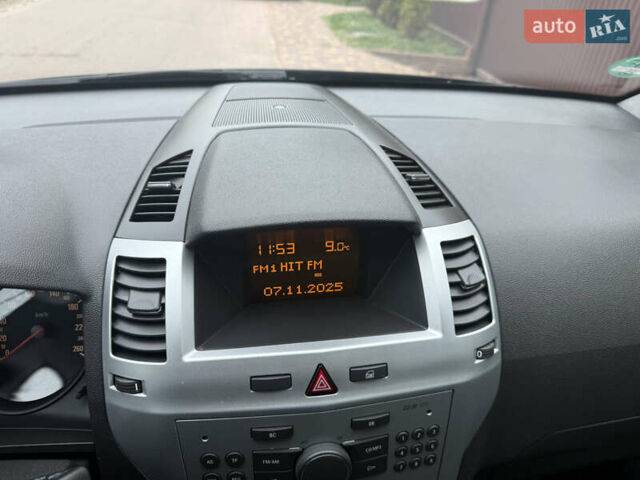 Черный Опель Зафира, объемом двигателя 1.6 л и пробегом 201 тыс. км за 7100 $, фото 29 на Automoto.ua