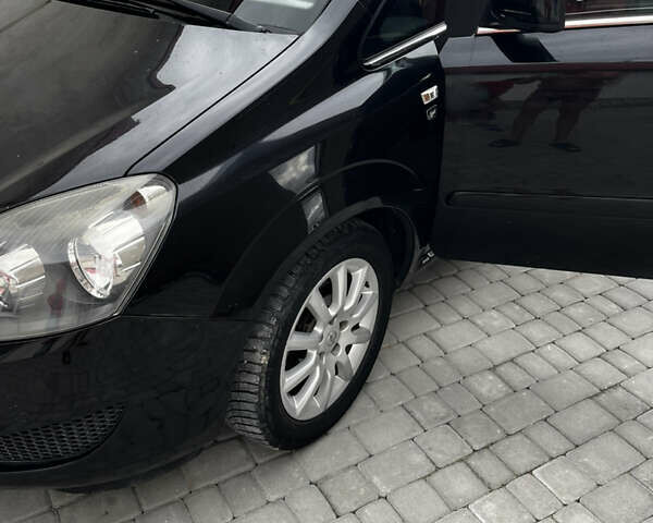 Чорний Опель Зафіра, об'ємом двигуна 1.6 л та пробігом 243 тис. км за 7000 $, фото 1 на Automoto.ua