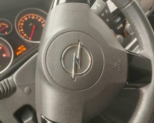 Черный Опель Зафира, объемом двигателя 1.7 л и пробегом 244 тыс. км за 7650 $, фото 31 на Automoto.ua