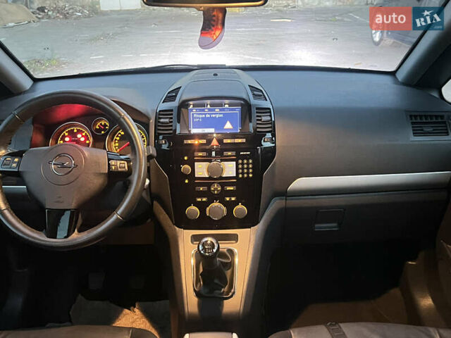 Черный Опель Зафира, объемом двигателя 1.7 л и пробегом 206 тыс. км за 8300 $, фото 9 на Automoto.ua