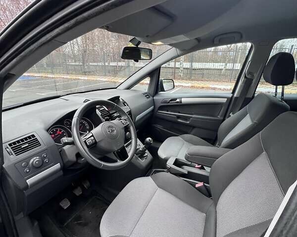 Черный Опель Зафира, объемом двигателя 1.8 л и пробегом 166 тыс. км за 7999 $, фото 17 на Automoto.ua