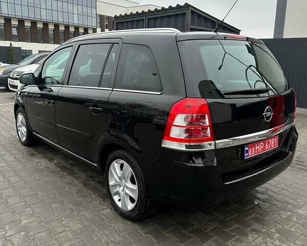 Черный Опель Зафира, объемом двигателя 1.6 л и пробегом 177 тыс. км за 7600 $, фото 3 на Automoto.ua