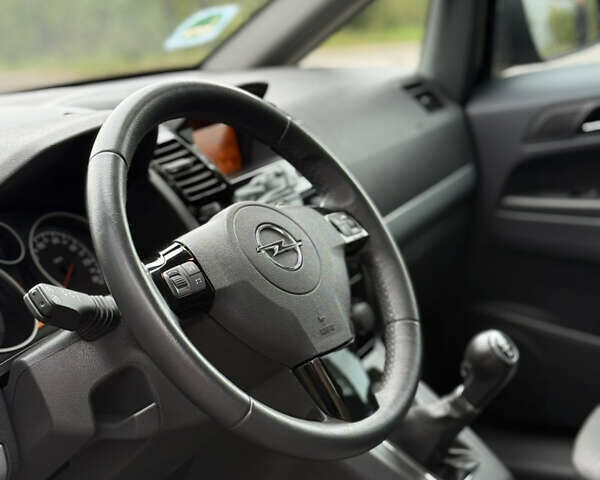 Черный Опель Зафира, объемом двигателя 1.6 л и пробегом 177 тыс. км за 7700 $, фото 15 на Automoto.ua