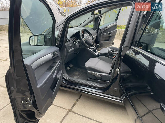 Черный Опель Зафира, объемом двигателя 1.7 л и пробегом 260 тыс. км за 6999 $, фото 41 на Automoto.ua