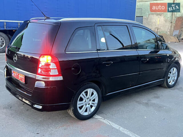 Черный Опель Зафира, объемом двигателя 1.7 л и пробегом 206 тыс. км за 8300 $, фото 4 на Automoto.ua