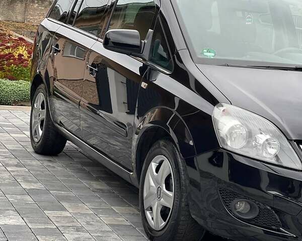 Черный Опель Зафира, объемом двигателя 1.6 л и пробегом 221 тыс. км за 7399 $, фото 3 на Automoto.ua