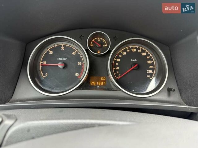 Чорний Опель Зафіра, об'ємом двигуна 1.69 л та пробігом 250 тис. км за 7500 $, фото 12 на Automoto.ua