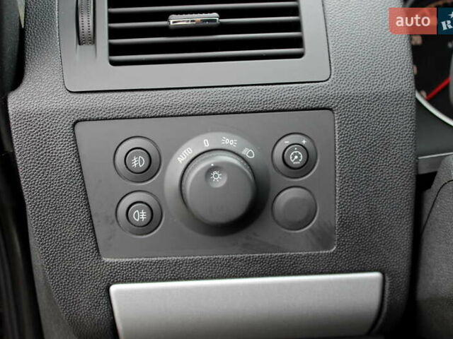 Черный Опель Зафира, объемом двигателя 1.8 л и пробегом 220 тыс. км за 6999 $, фото 31 на Automoto.ua