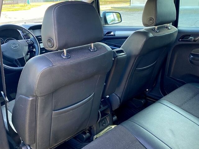 Черный Опель Зафира, объемом двигателя 1.7 л и пробегом 230 тыс. км за 7200 $, фото 4 на Automoto.ua