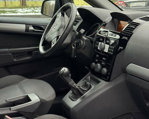 Черный Опель Зафира, объемом двигателя 1.8 л и пробегом 247 тыс. км за 7599 $, фото 31 на Automoto.ua