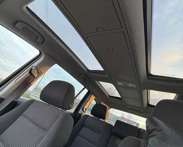 Черный Опель Зафира, объемом двигателя 1.7 л и пробегом 271 тыс. км за 7400 $, фото 4 на Automoto.ua