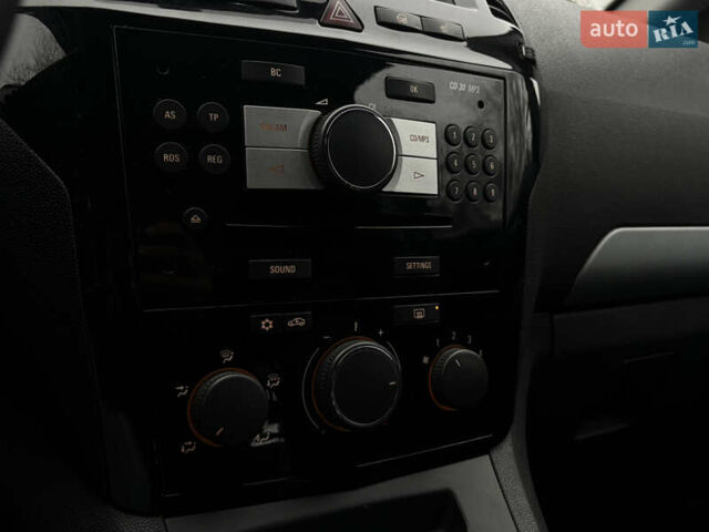 Черный Опель Зафира, объемом двигателя 0 л и пробегом 287 тыс. км за 6999 $, фото 12 на Automoto.ua