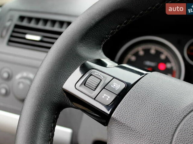 Черный Опель Зафира, объемом двигателя 1.8 л и пробегом 220 тыс. км за 6999 $, фото 65 на Automoto.ua