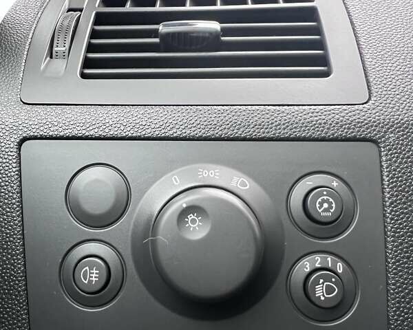 Черный Опель Зафира, объемом двигателя 1.8 л и пробегом 166 тыс. км за 7999 $, фото 30 на Automoto.ua