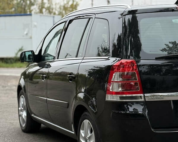 Черный Опель Зафира, объемом двигателя 1.6 л и пробегом 177 тыс. км за 7700 $, фото 8 на Automoto.ua