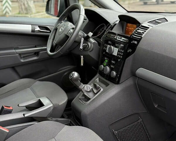 Черный Опель Зафира, объемом двигателя 1.6 л и пробегом 177 тыс. км за 7700 $, фото 21 на Automoto.ua