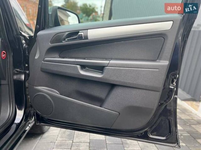 Черный Опель Зафира, объемом двигателя 1.6 л и пробегом 221 тыс. км за 6999 $, фото 51 на Automoto.ua