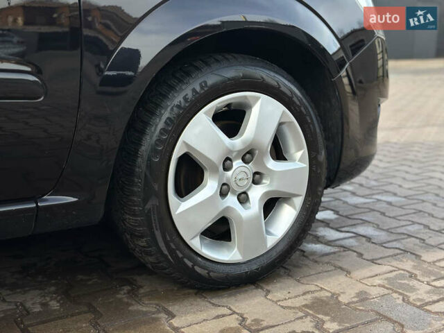 Чорний Опель Зафіра, об'ємом двигуна 1.8 л та пробігом 210 тис. км за 8199 $, фото 11 на Automoto.ua