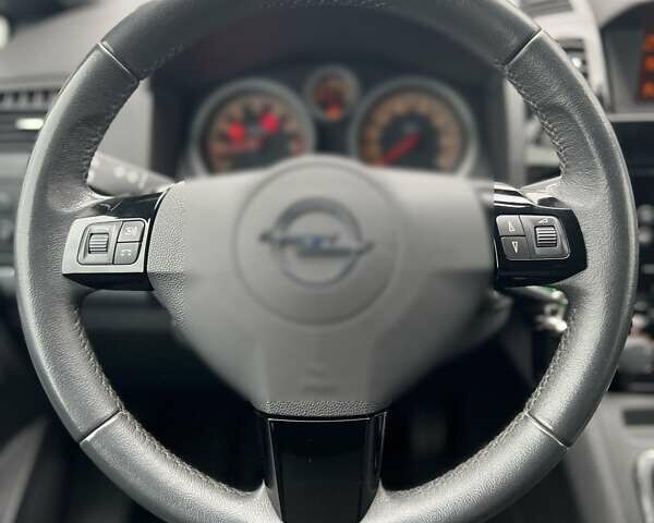 Черный Опель Зафира, объемом двигателя 1.8 л и пробегом 166 тыс. км за 7999 $, фото 25 на Automoto.ua