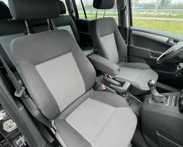 Черный Опель Зафира, объемом двигателя 1.8 л и пробегом 166 тыс. км за 7999 $, фото 20 на Automoto.ua