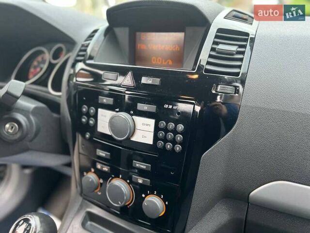 Черный Опель Зафира, объемом двигателя 1.6 л и пробегом 221 тыс. км за 7399 $, фото 59 на Automoto.ua