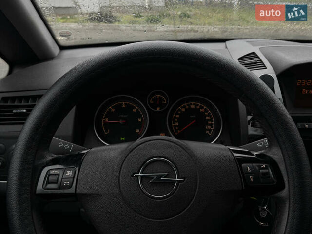 Черный Опель Зафира, объемом двигателя 0 л и пробегом 287 тыс. км за 6999 $, фото 11 на Automoto.ua